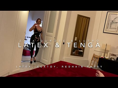 ❤️ Jaruma mai jajayen kaya sanye da rigar latex mai cin duri a mu
